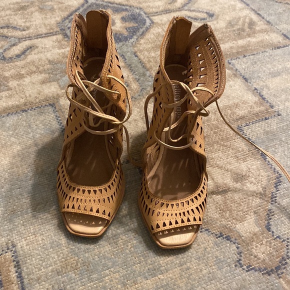 Shoes - Picture 2 of 6